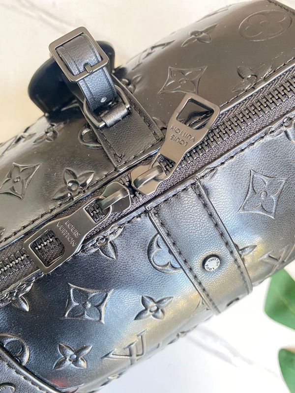 ルイヴィトンバッグ角部分ディテール